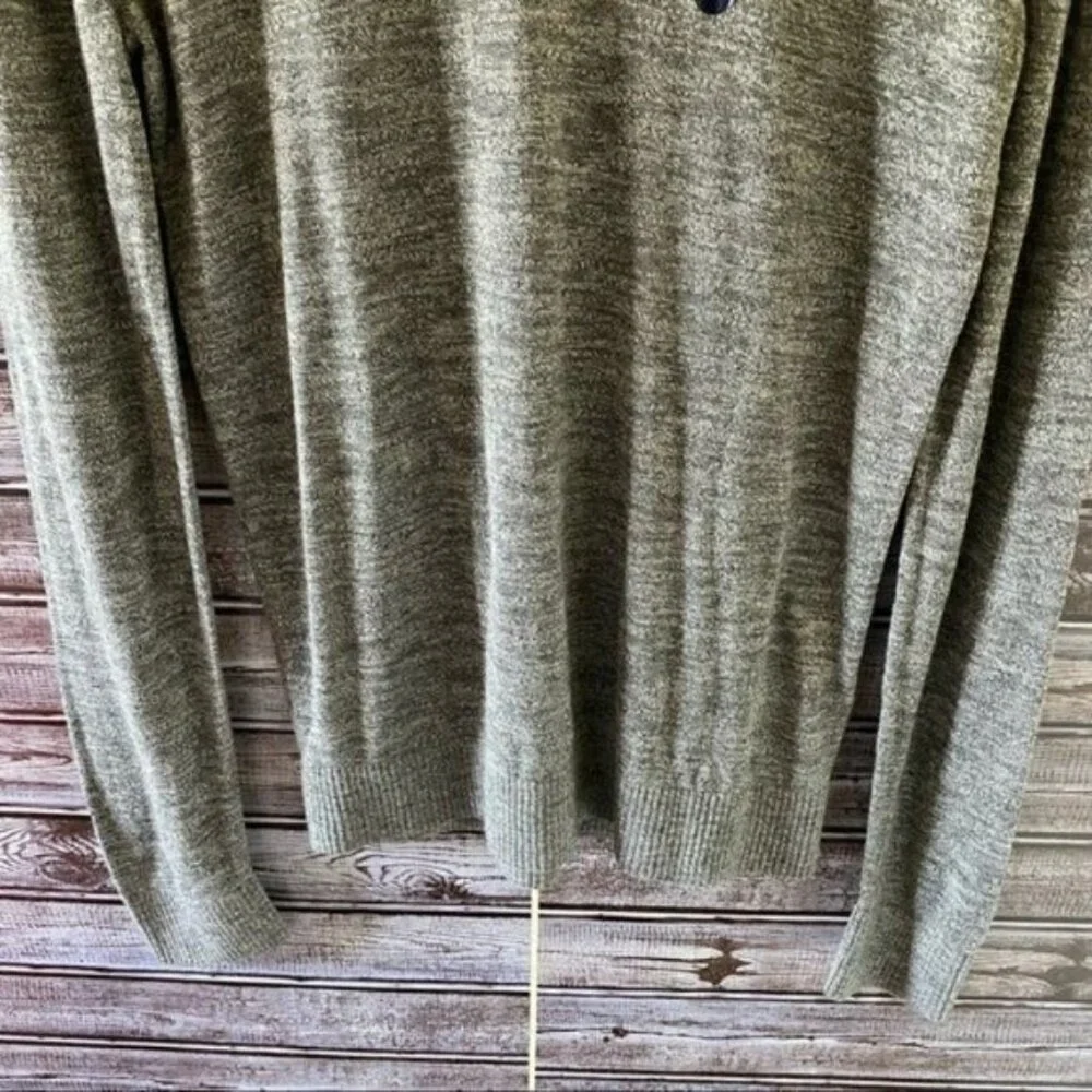 Hollister Men's Long-Sleeved Sweater Size‎ S Lighter Weight V-Neck Logo NWT